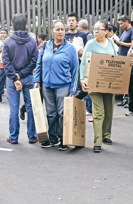 La dependencia espera entregar en la tercera fase 80 mil pantallas al día hasta septiembre y el 15 de noviembre entregar los últimos aparatos (ARCHIVO EL UNIVERSAL)