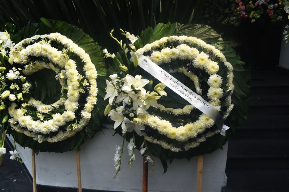Ninel Conde envió flores a la actriz, quien ha pedido respeto ante la pérdida de su único hijo, Julián Figueroa. 
Foto: EL UNIVERSAL / Armando Pereda Maldonado