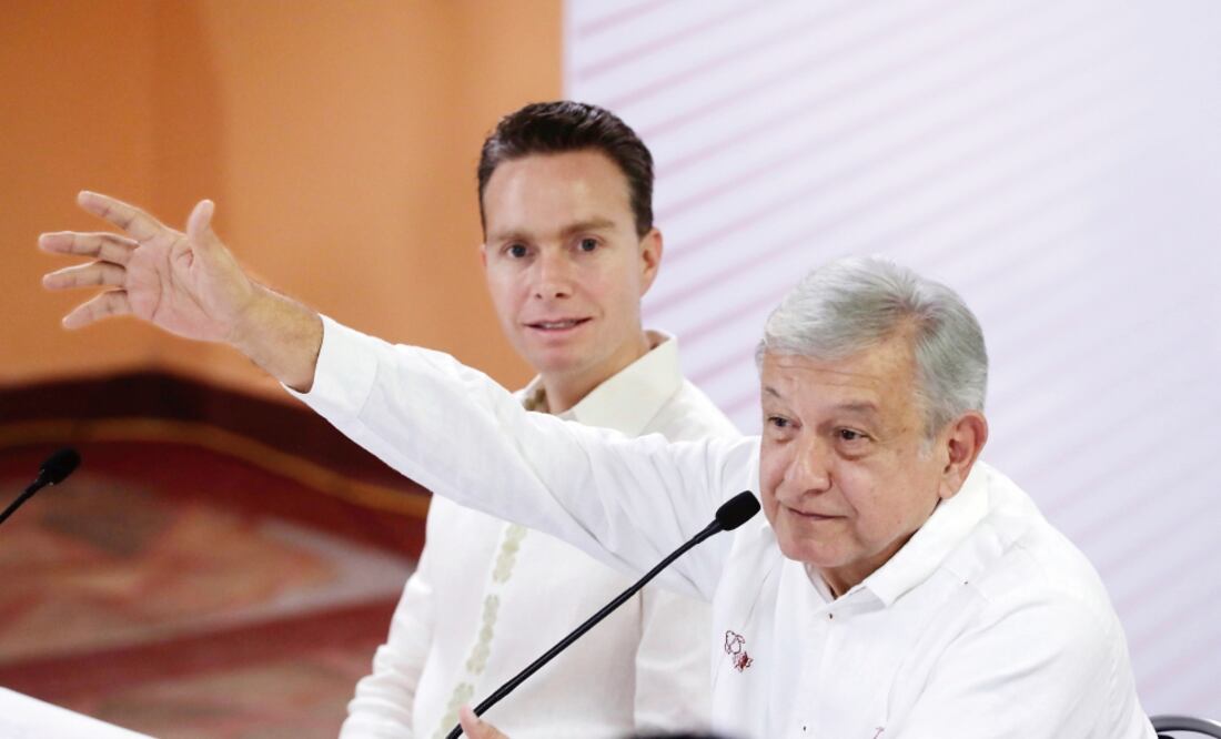 Andrés Manuel López Obrador, presidente electo de México, estuvo acompañado por el gobernador de Chiapas, Manuel Velasco, durante el evento de presentación del anteproyecto del Tren Maya. (LUIS CORTÉS. EL UNIVERSAL)