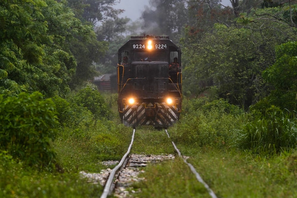 Vías por donde será construido el primer tramo del Tren Maya y que correrá hasta Escárcega, Campeche. FOTO: DIEGO SIMÓN SÁNCHEZ. EL UNIVERSAL