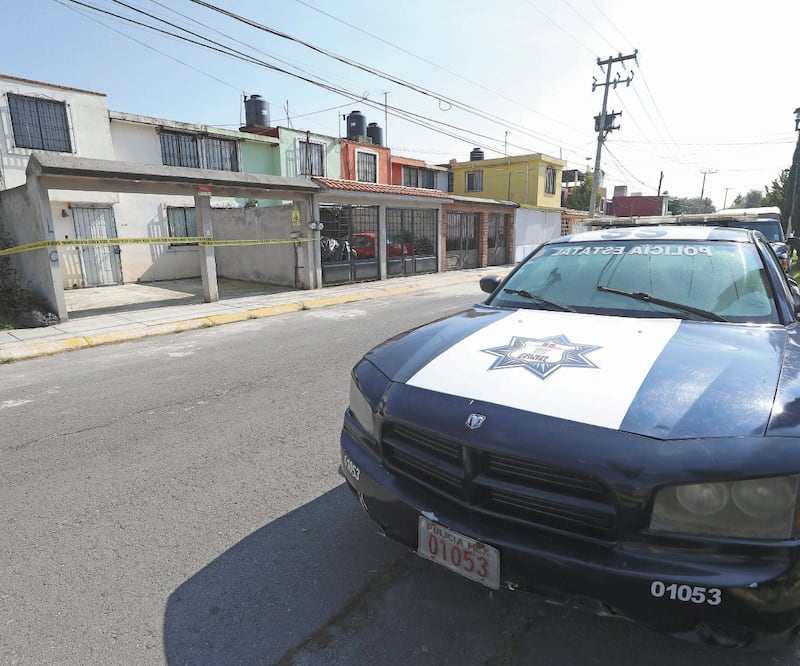 Dos de los tres cuerpos hallados en una casa de Villa Santín permanecen como desconocidos, dicen autoridades. JORGE ALVARADO. EL UNIVERSAL
