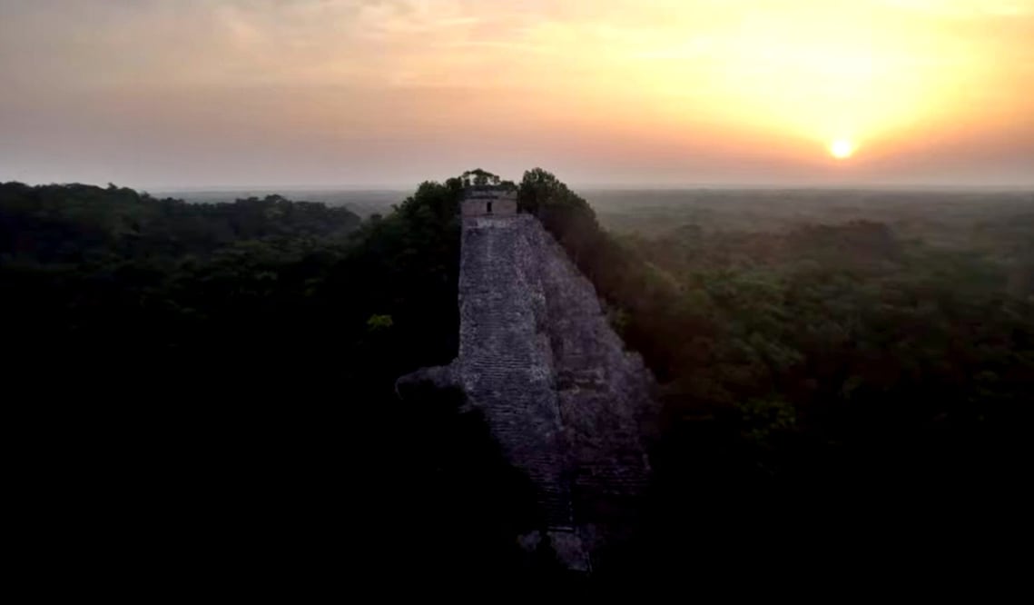 El presidente Andrés Manuel López Obrador anunció que tras dialogar con pobladores se llegó a un acuerdo para rehabilitar e intervenir la zona arqueológica maya de Cobá, en Quintana Roo. Foto: especial