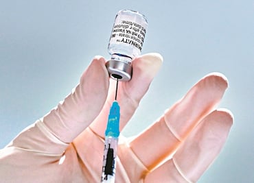 Tras denuncia en redes, Sedesa niega aplicación de siete dosis por frasco de vacuna Pfizer-BioNtech