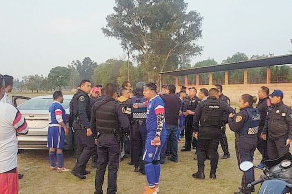 Enfrentamiento. Durante el forcejeo en el deportivo El Zarco, resultó herido por un arma de fuego Israel “N” El Chimbombo, de 36 años. Foto: ESPECIAL
