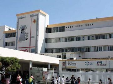 Denuncian que sigue crisis en Hospital General de Oaxaca; IMSS Bienestar dice que los servicios se restablecen gradualmente