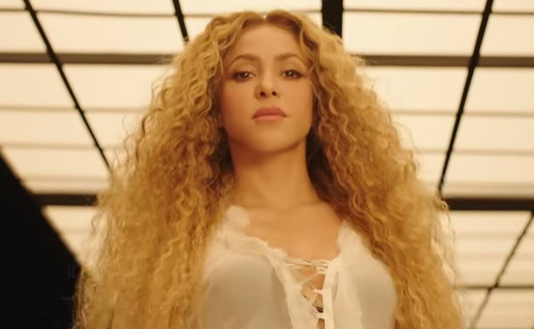 Shakira en el video "El Jefe", tema que canta con Fuerza Regida.