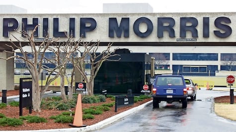 Caen 13% ganancias de Philip Morris en 2023