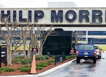 Caen 13% ganancias de Philip Morris en 2023