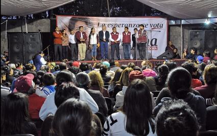 En mitin de Delfina, Encinas pide unidad a partidos