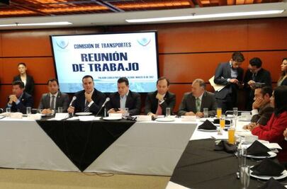 Diputados buscan indemnizar a pasajeros de aerolíneas