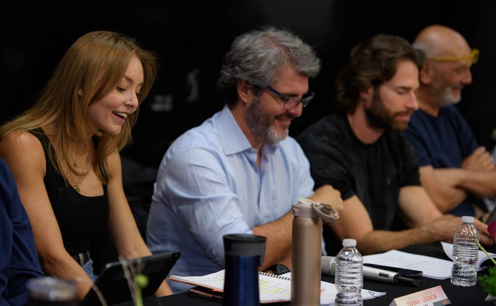 El elenco se reunió para dar lectura a los guiones y afinar los detalles de sus personajes. Foto: Cortesía Vix.