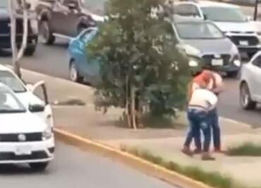 Chocan y se agarran a golpes en San Luis Potosí