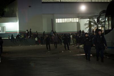 Más de mil migrantes dan "portazo" y se fugan de estación en Chiapas