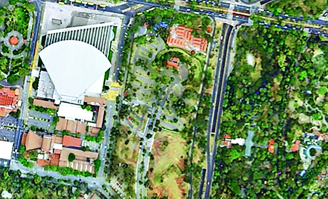 En la actualidad, dicho predio cuenta con una plaza comercial en desuso que al construirse ocupó parte de los terrenos de la primera sección de Chapultepec (ESPECIAL)