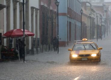 Sedesol atiende afectados por lluvias en Oaxaca
