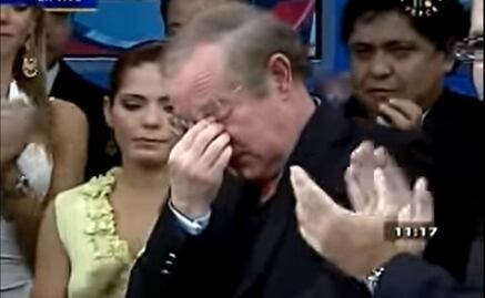 VIDEO. Entre lágrimas y aplausos, así despedían a José Ramón Fernández de Tv Azteca