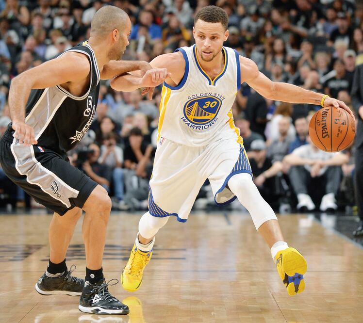 Curry encestó 37 puntos, 16 de esos en el tercer cuarto (DARREN ABATE. AP)