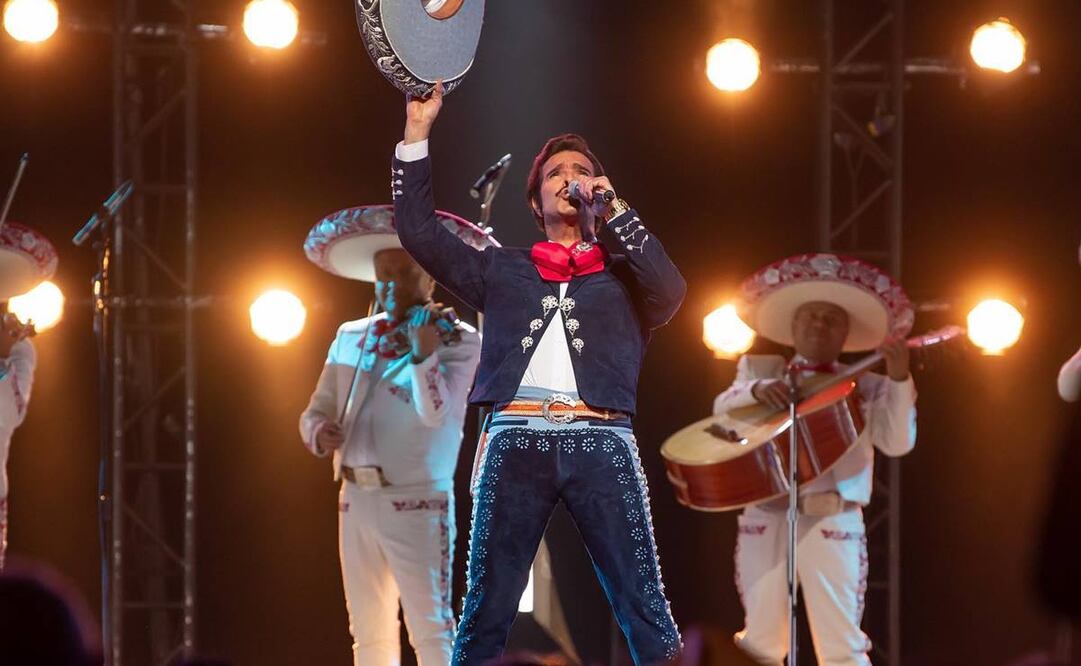 Especialistas afirma que hay un lucro directo en la bioserie del cantante.