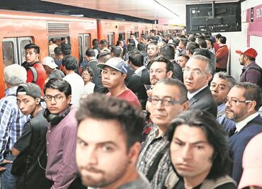 Detienen a tres niños por presuntamente robar a usuaria en el Metro