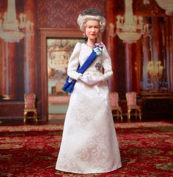 La reina Isabel II ya tiene su propia muñeca Barbie