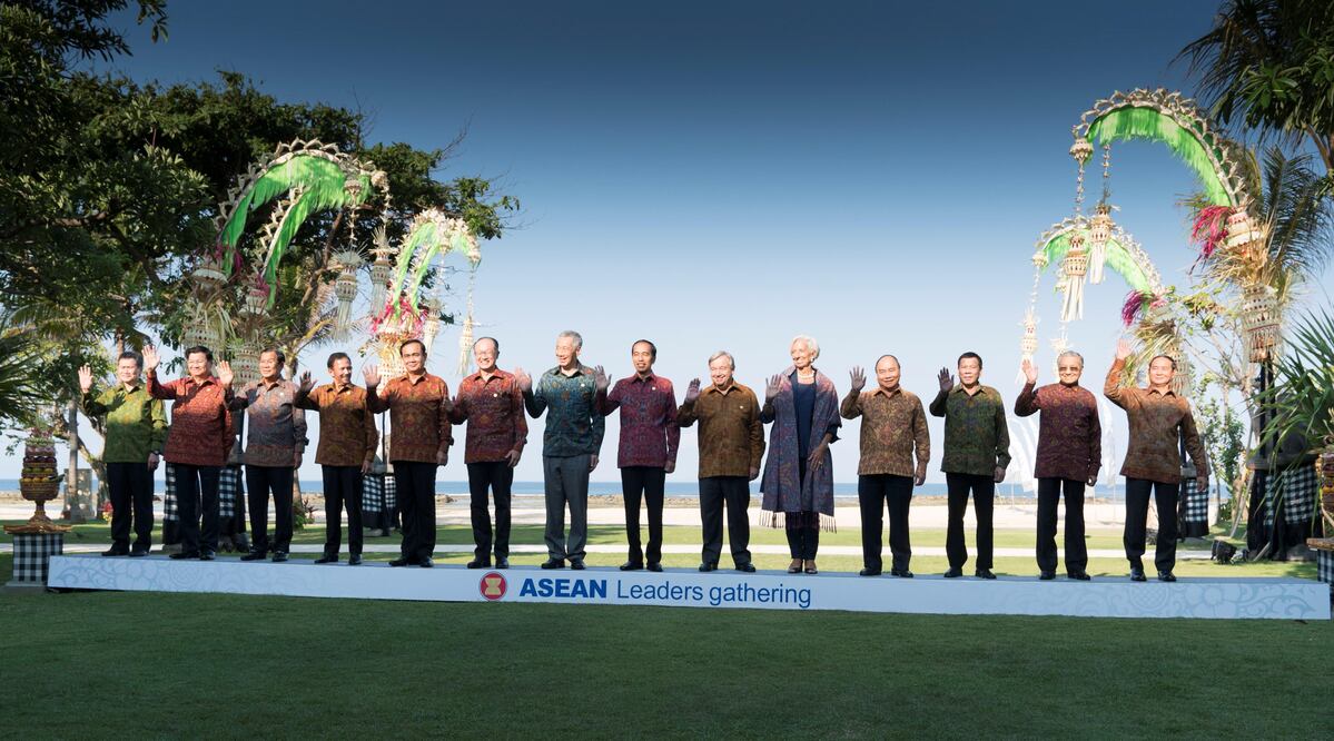 Líderes de los países de la Asociación de Naciones del Sudeste Asiático durante la Asamblea Anual del Fondo Monetario Internacional y el Banco Mundial. Foto: EFE