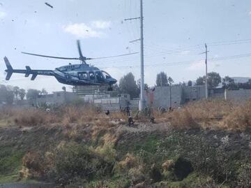 Detienen a sujeto que se aventó a canal de aguas negras tras robo de auto en Ecatepec