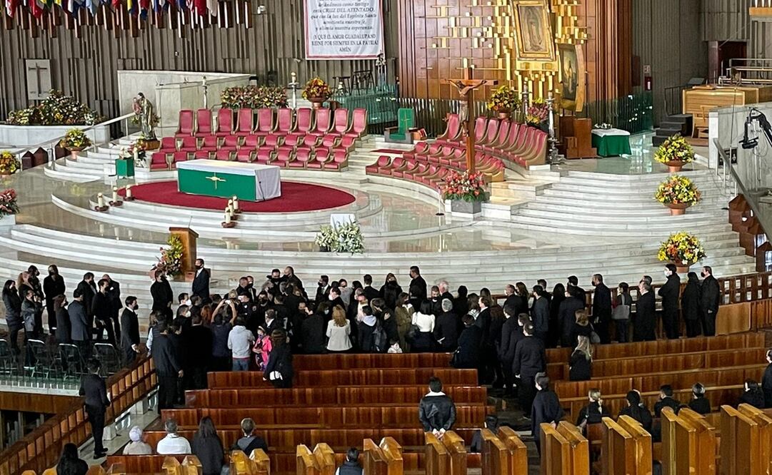 A través de las redes sociales de la Basílica fue transmitida la misa para que los fans del cantante pudieran seguir las oraciones en su nombre. Foto: Nicole Trejo