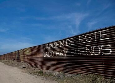 Texas desplegará tanques en su frontera con México ante "invasión" de migrantes, según el diario The Texas Tribune