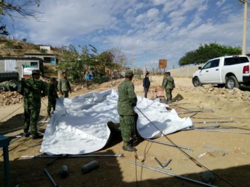 Vientos provocan volcadura de 4 tráileres en Oaxaca
