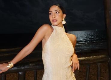 María Chacón luce el amarillo mantequilla en bikini y vestido