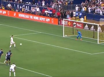 Chicharito Hernández hace el ridículo y falla penalti que pudo darle el triunfo al LA Galaxy