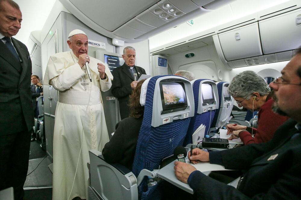 Frente a los 75 periodistas que viajaron en el avión papal que lo condujo desde Ciudad Juárez a Roma, el líder católico destacó la cultura milenaria de los mexicanos. (Foto: Archivo / AP)