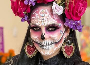 Maribel Guardia se viste de sexy catrina y posa con su nieto