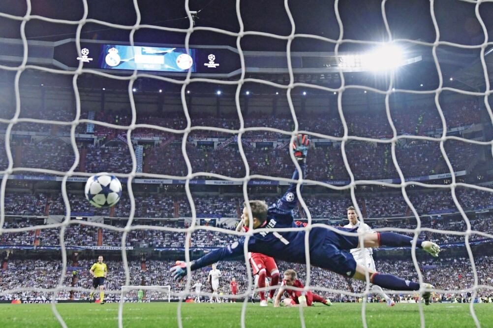 Cristiano Ronaldo fue la figura en la serie entre el Real Madrid y el Bayern Munich, superando claramente a Manuel Neuer, considerado el mejor portero del mundo en la actualidad. (JAVIER SORIANO. AFP)