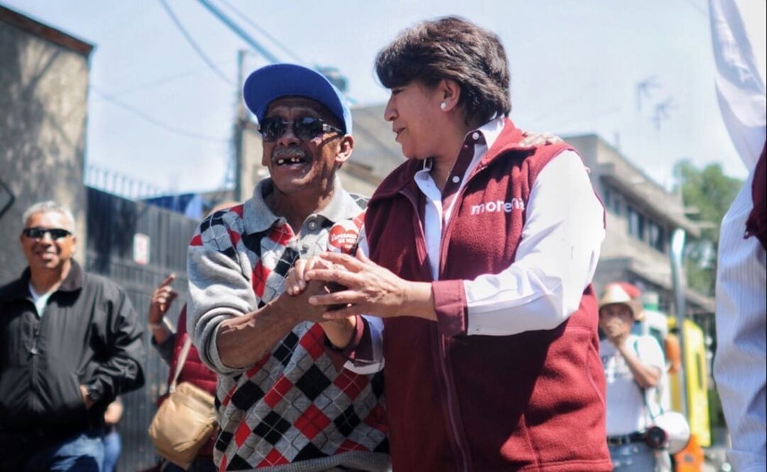 La abanderada de Morena se reunió con con vecinos de la colonia Ahuizotla, en Naucalpan. /Tomada de @delfinagomeza
