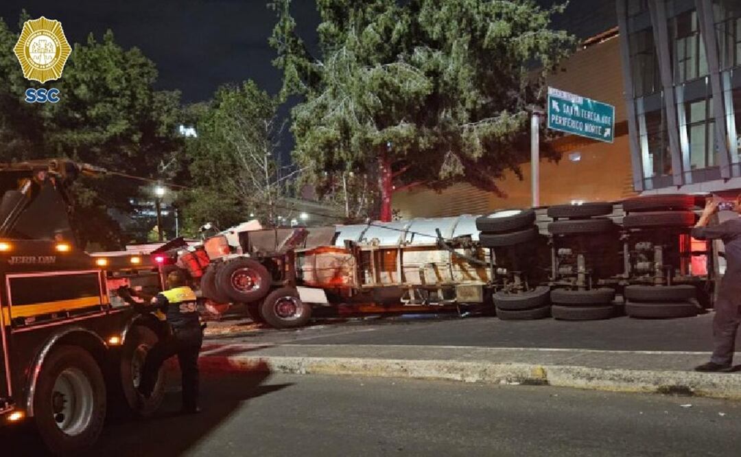 SSC coordina servicios de emergencia tras volcadura de pipa con agua tratada en alcaldía Álvaro Obregón. Foto: Especial