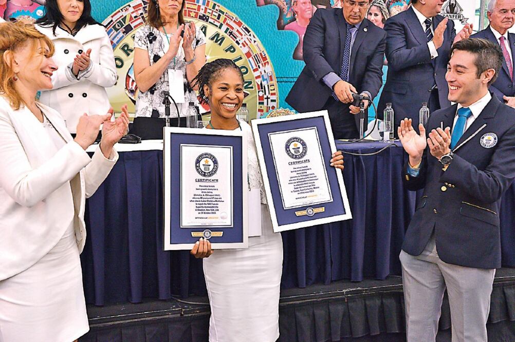 Ashley recuperó la corona supergallo del CMB en octubre pasado; afirma que todavía se siente joven (CORTESÍA. ALMA MONTIEL. CMB)