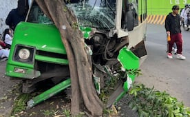Microbús choca contra un árbol en Iztapalapa; deja 9 lesionados