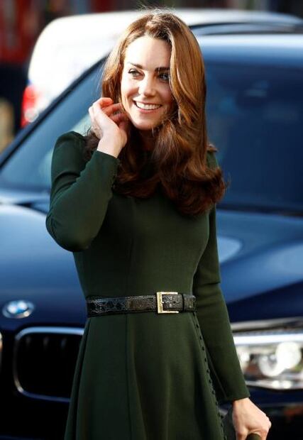 Kate Middleton se inspira en Meghan Markle con look monocromático