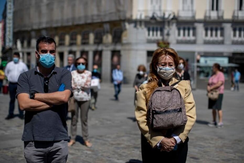 España inicia luto oficial para recordar a los muertos por Covid-19