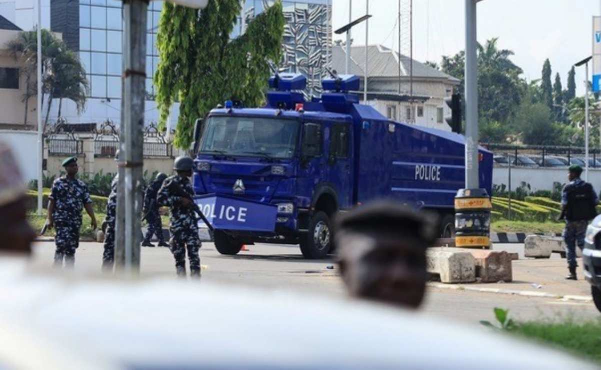 Reportan 3 muertos y 15 heridos tras ataque armado en iglesia de Nigeria; ordenan operación militar para el rescate