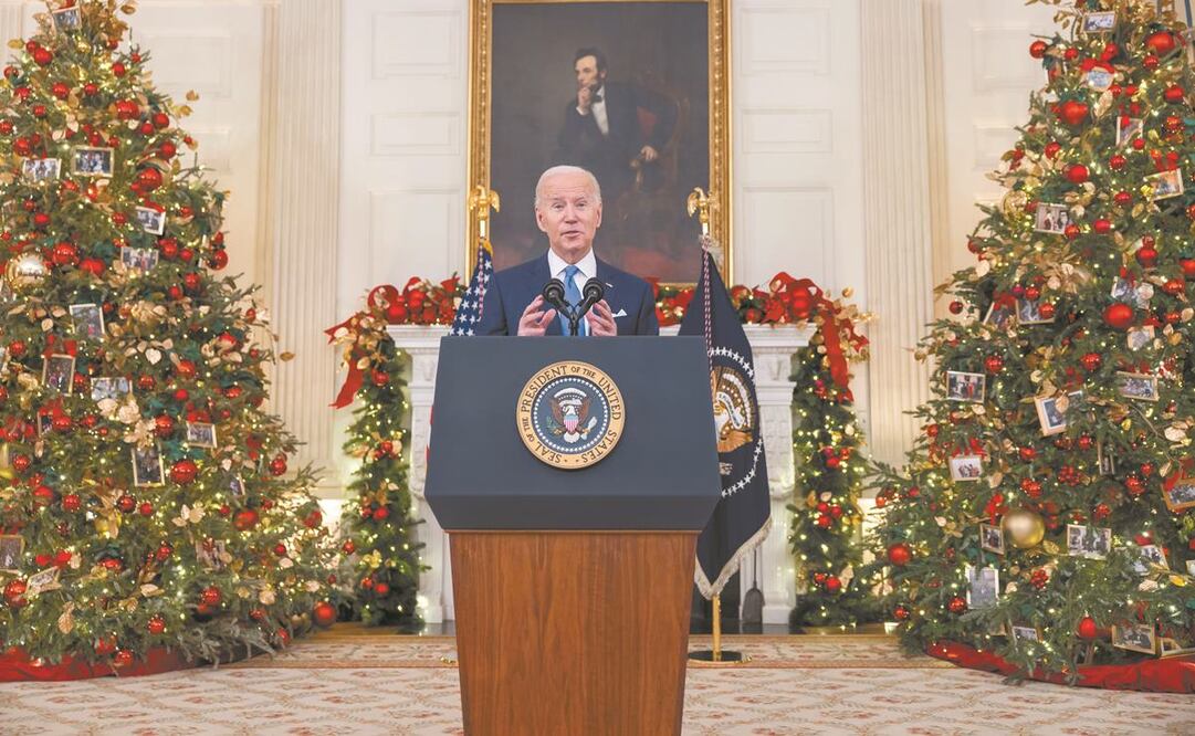 El presidente de Estados Unidos, Joe Biden, al hablar en una conferencia en la Casa Blanca sobre la respuesta a ómicron. Foto: JIM LO SCALZO. EFE