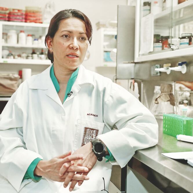 Eva Ramón Gallegos reconoce el apoyo y la colaboración de todo su equipo en el proceso para erradicar el virus del papiloma humano. LUCÍA GODÍNEZ. EL UNIVERSAL