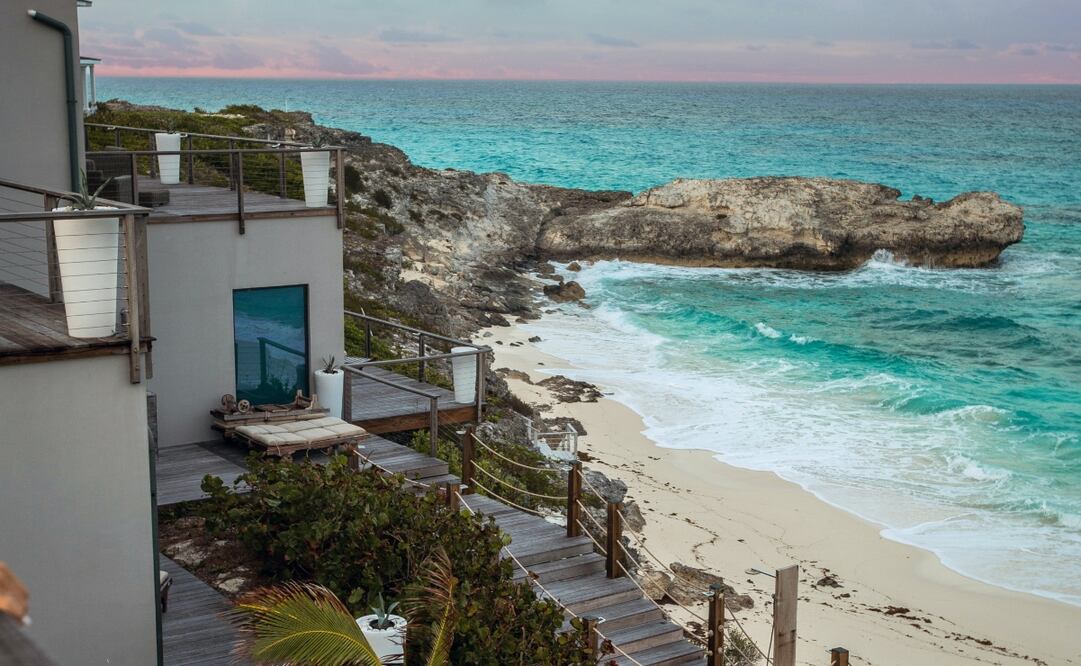 Los inmuebles que están en las zonas con playa representan una buena inversión, según los expertos. Foto: Unsplash/ Roberto Nickson 