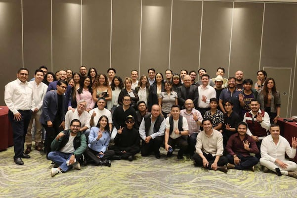 Ariadna Montiel se reúne con creadores de contenido; busca fortalecer proyecto de transformación
