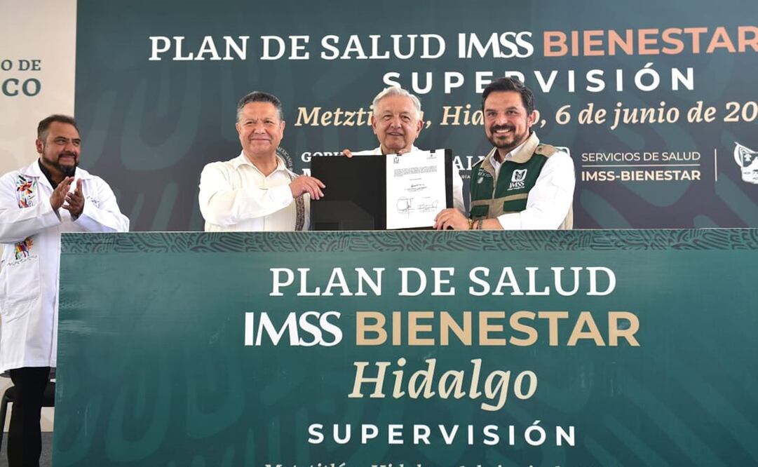 Andrés Manuel López Obrador acompañado de Zoé Robledo y Julio Menchaca en Metztitlán, Hidalgo. Foto: Presidencia