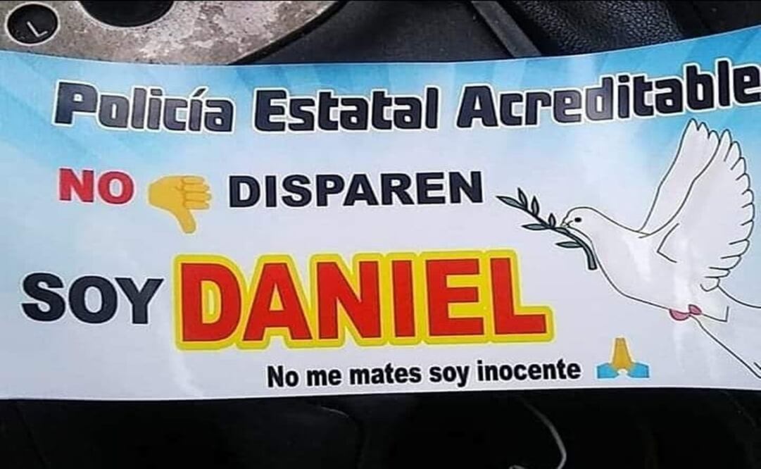 Foto: Especial / Familiares de Juan Daniel Ortiz entregaron calcomonías a los automovilistas para evitar ser victimas de hechos violentos