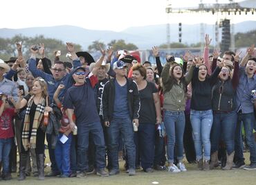 Faltaron vallas para la 'chiva' en XV de Rubí, acusan