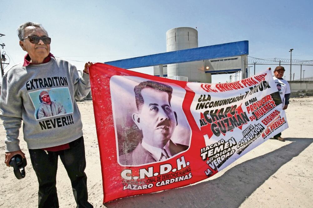 José González Meza, abogado de 'El Chapo', ha realizado manifestaciones afuera del penal del Altiplano (ARCHIVO. EL UNIVERSAL)