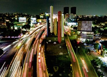 En penumbras y grafiteadas, las Torres de Satélite